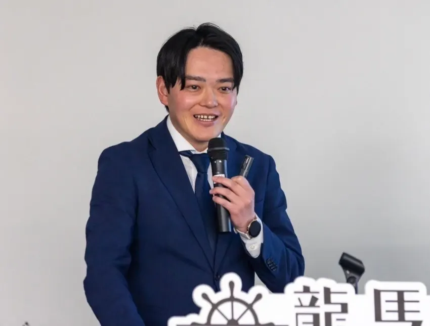 講演する代表取締役社長 高橋 遼平